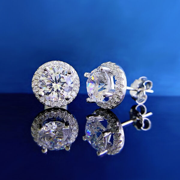 Boucles d’oreilles classiques rondes en argent rhodié 925 serti de diamants et incrustées de zircons – Image 3