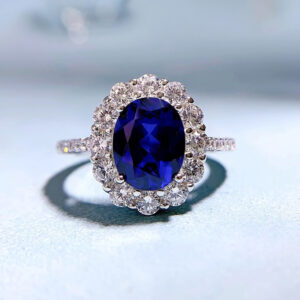 Bague en argent rhodié 925 serti de saphir artificiel ovale 7*9 et incrustées de zircons