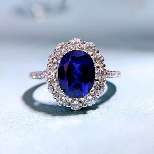 Bague en argent rhodié 925 serti de saphir artificiel ovale 7*9 et incrustées de zircons