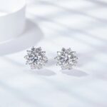 Boucles d’oreilles en forme de fleur en Argent rhodié 925 serti de 0.5 ct de Moissanite et incrustées de diamants